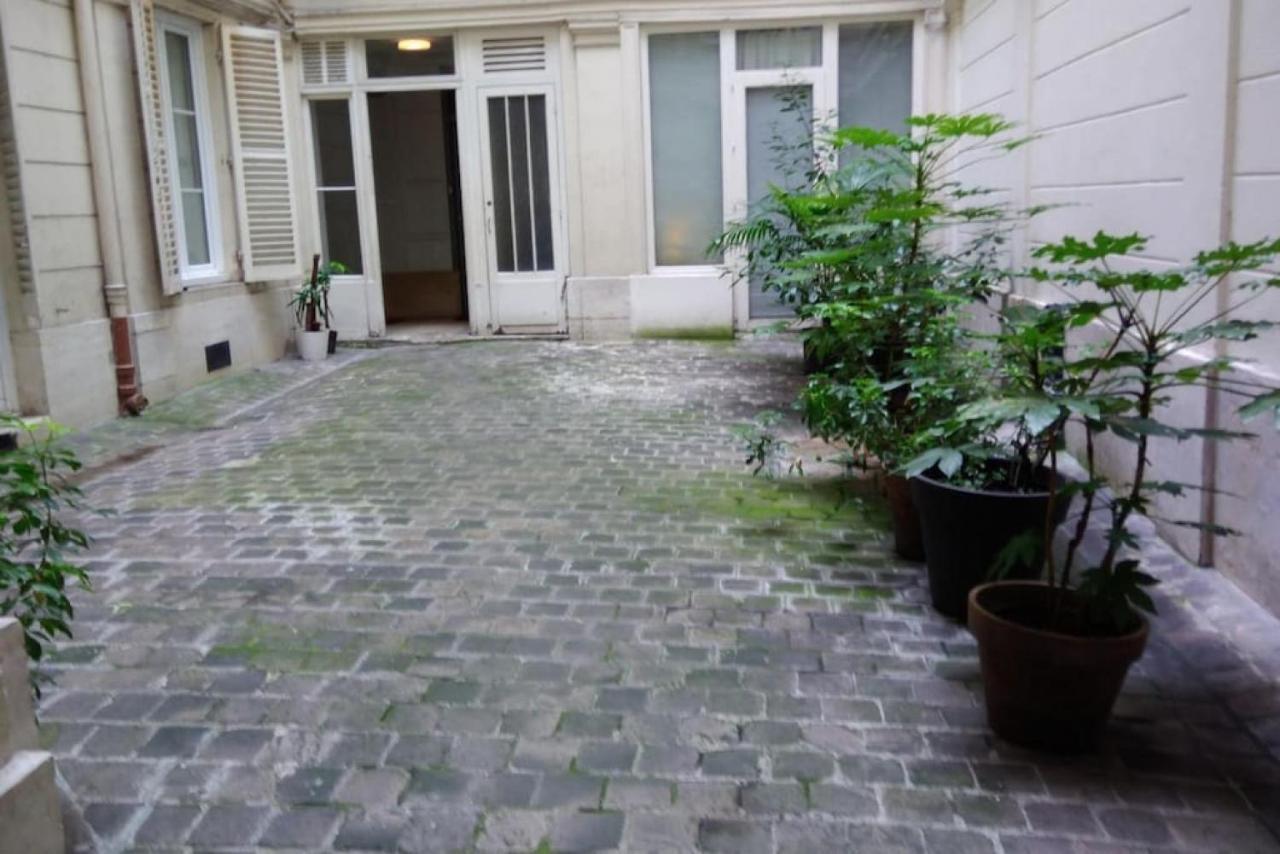 Very French Two Bedroom In The Heart Of Paris Exterior foto